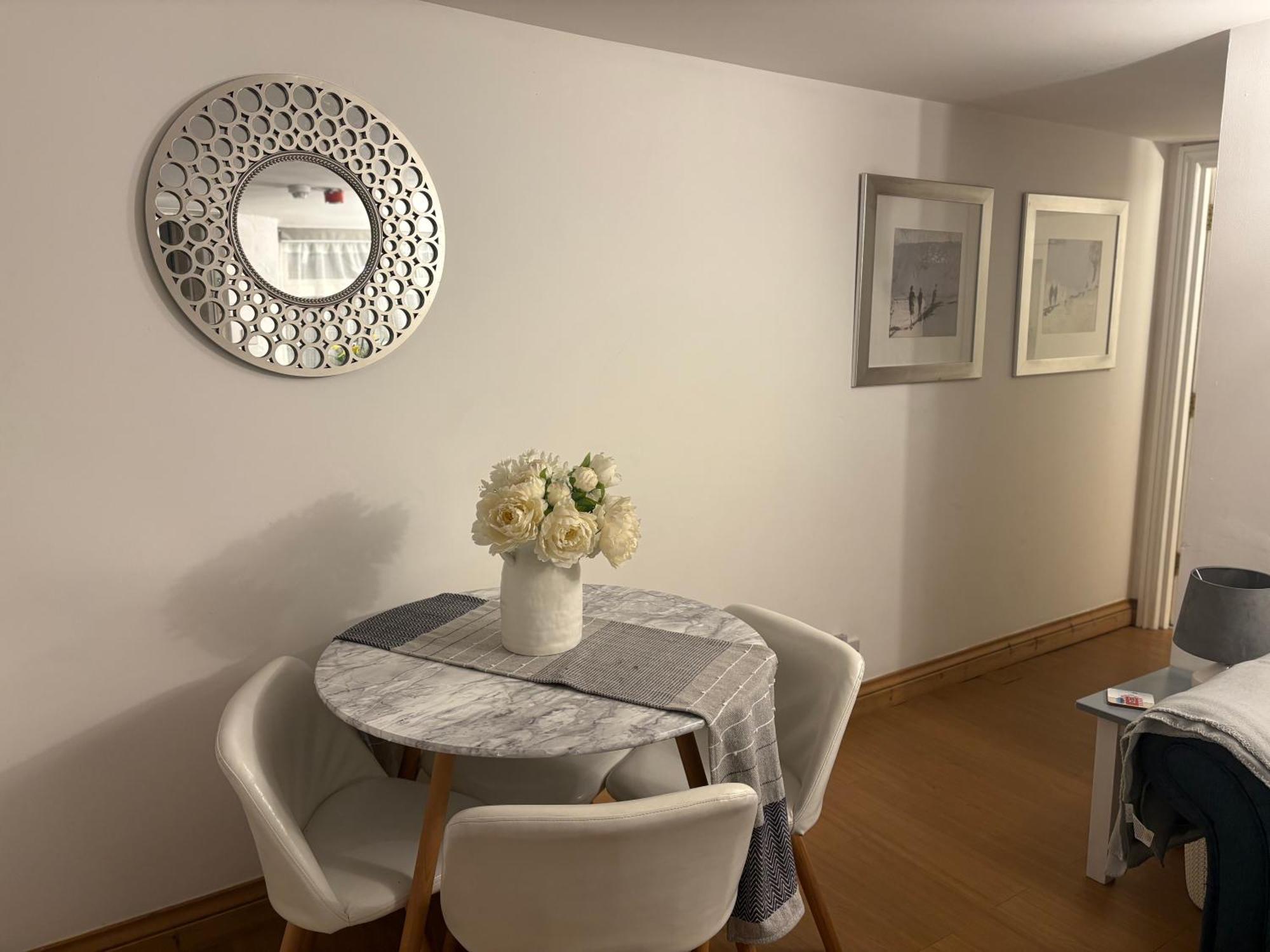 Seaton, Devon, Two Bed Apartment, Just Off The Sea Front. Bagian luar foto