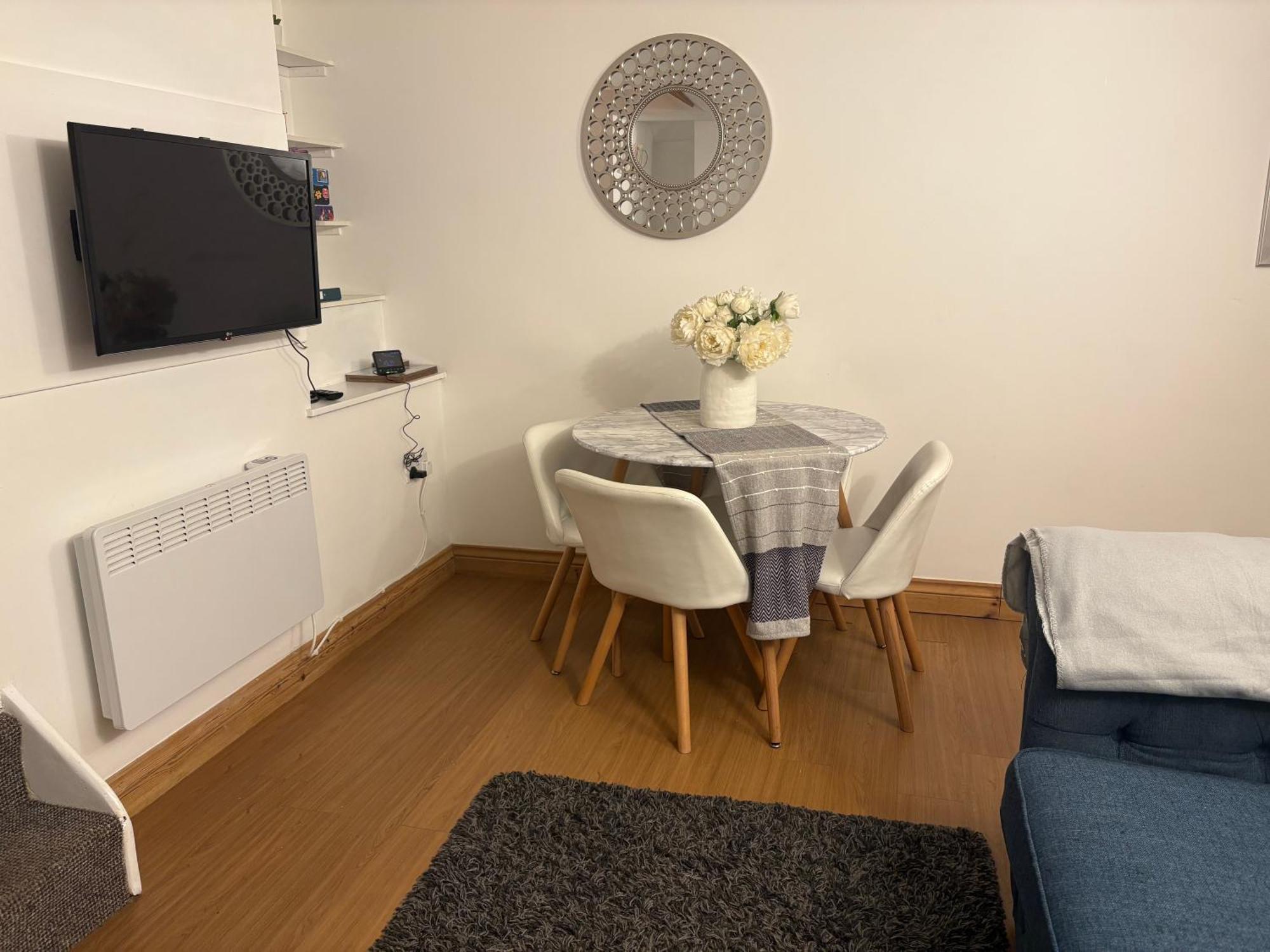 Seaton, Devon, Two Bed Apartment, Just Off The Sea Front. Bagian luar foto