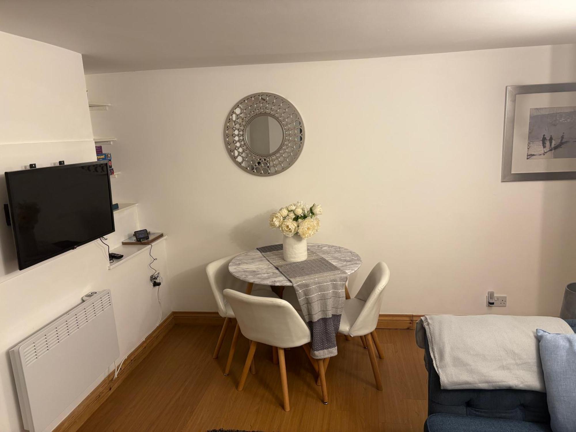 Seaton, Devon, Two Bed Apartment, Just Off The Sea Front. Bagian luar foto