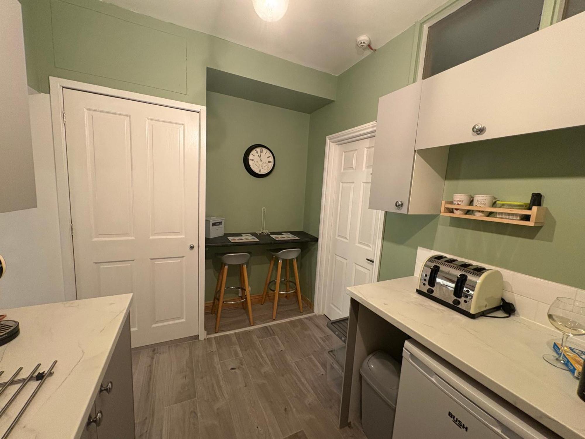 Seaton, Devon, Two Bed Apartment, Just Off The Sea Front. Bagian luar foto